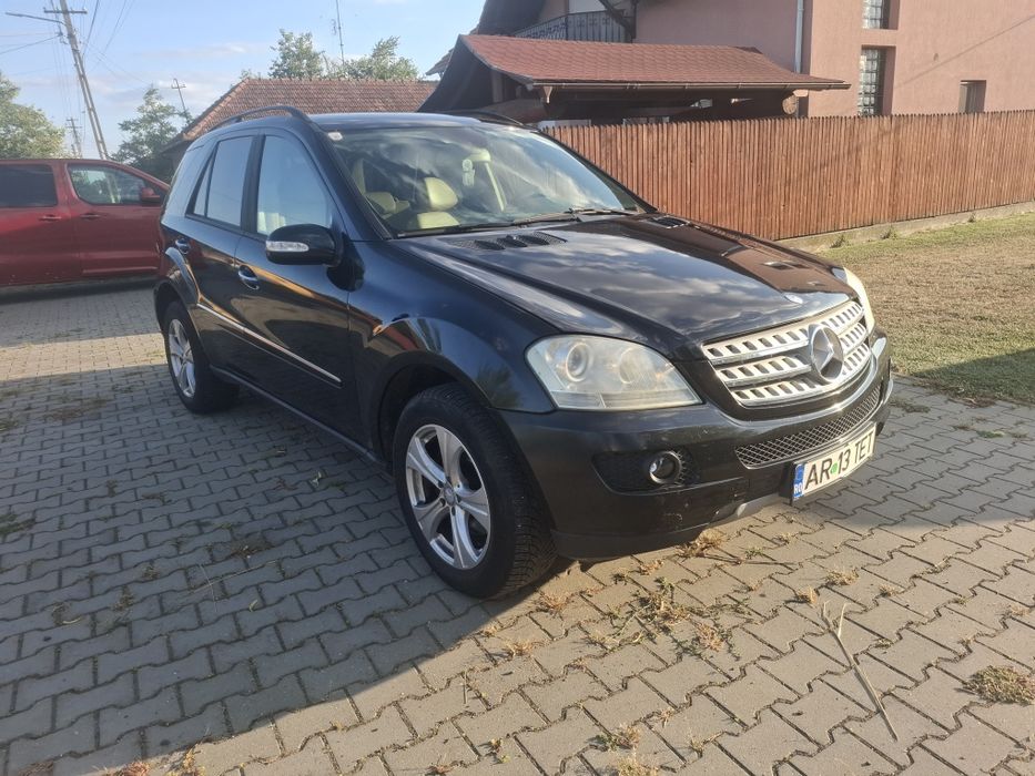 Vând Mercedes Ml înmatriculat acte la zi