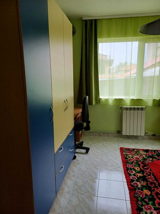 Дава се под наем Тристаен апартамент в Плевен, 9-ти квартал - 95 кв.м за 408 € - Снимка #3