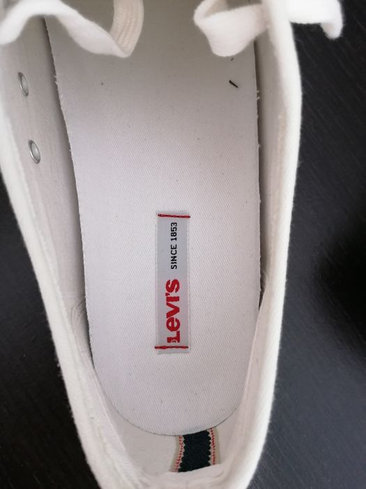 Teniși Levi Strauss noi 44