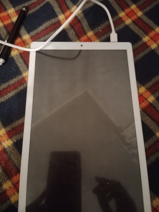 Продаю планшет новый