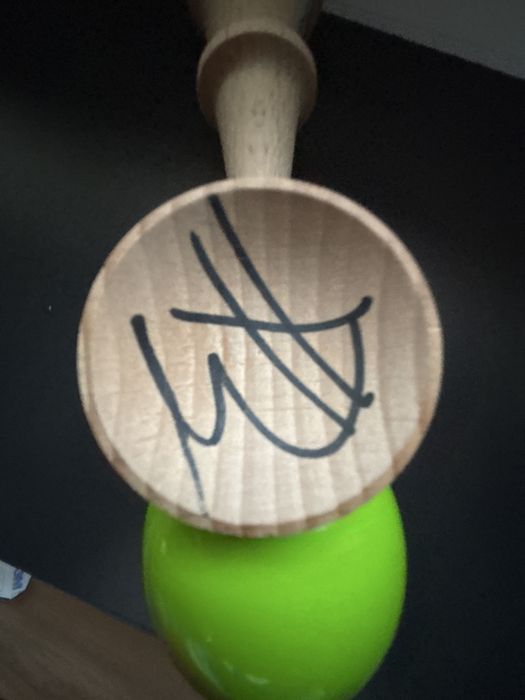 kendama krom sticky semnata de XREMUS