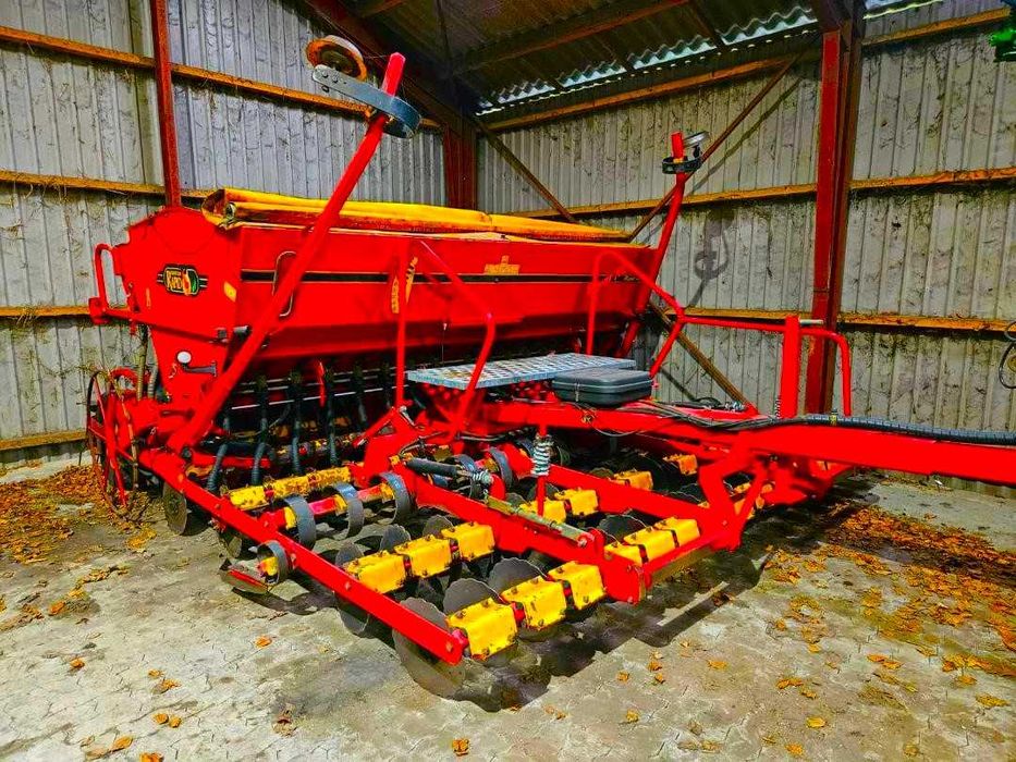 Semanatoare Vaderstad Rapid 400 C Super XL an 2016 cu PREGATIRE PE DISCURI + FERTILIZARE + Distribuitor seminte mici Kuhn Amazone Gaspardo John Deere