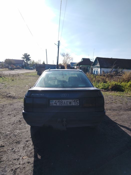 Автомобиль ауди Б3