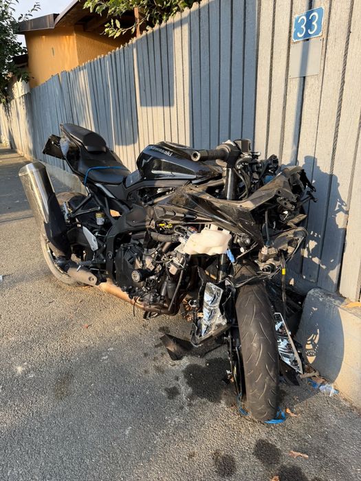 Dezmembrez kawasaki zx4r 2025