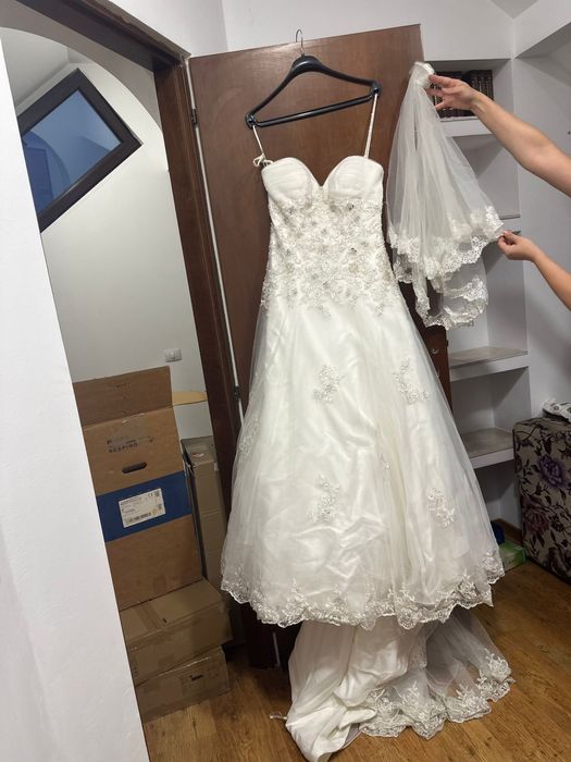 Rochie mireasa marimea M cu trena si voal