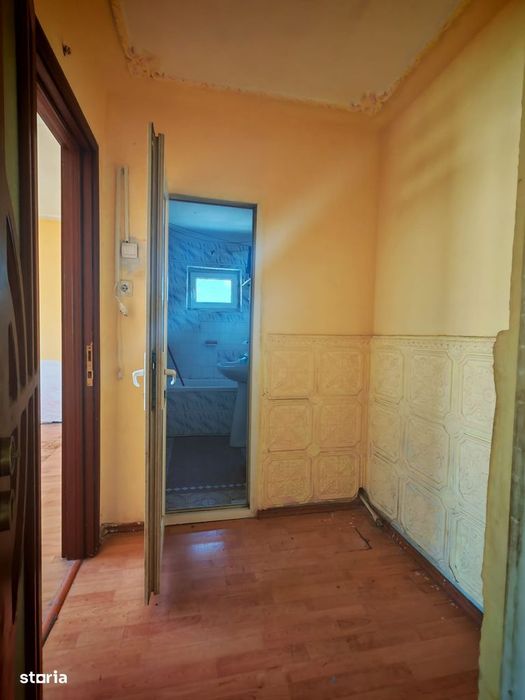 Oportunitate de renovare! 2 camere, 53 mp, etaj 3/4, loc de parcare