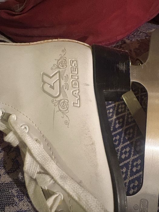 продам коньки нов