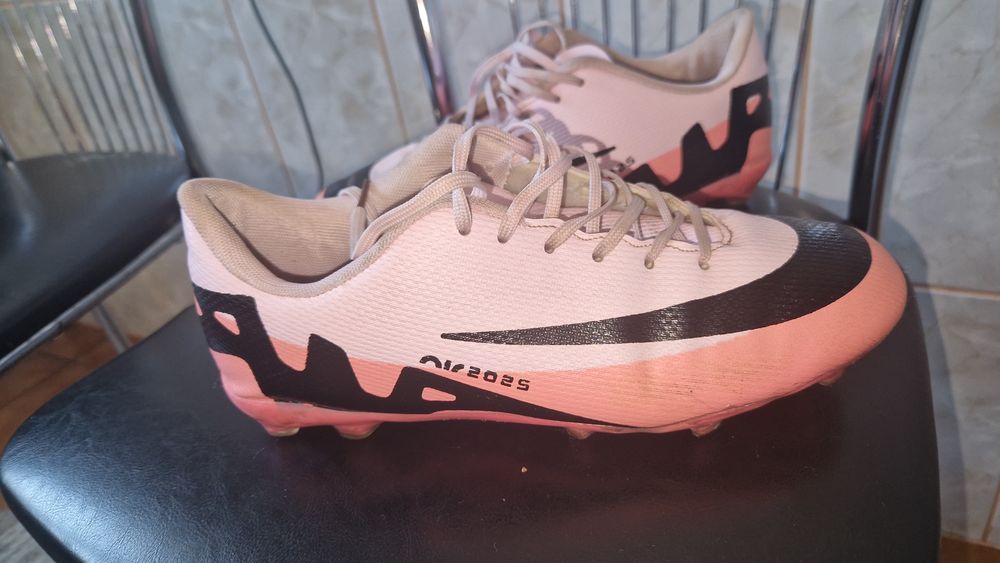 Incaltaminte fotbal cu crampoane Nike