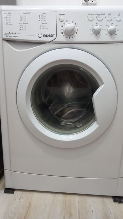 Vând mașină de spălat Indesit 6kg clasa A