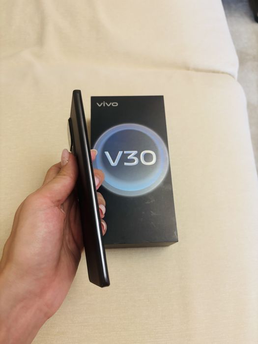 Продам смартфон Vivo V30