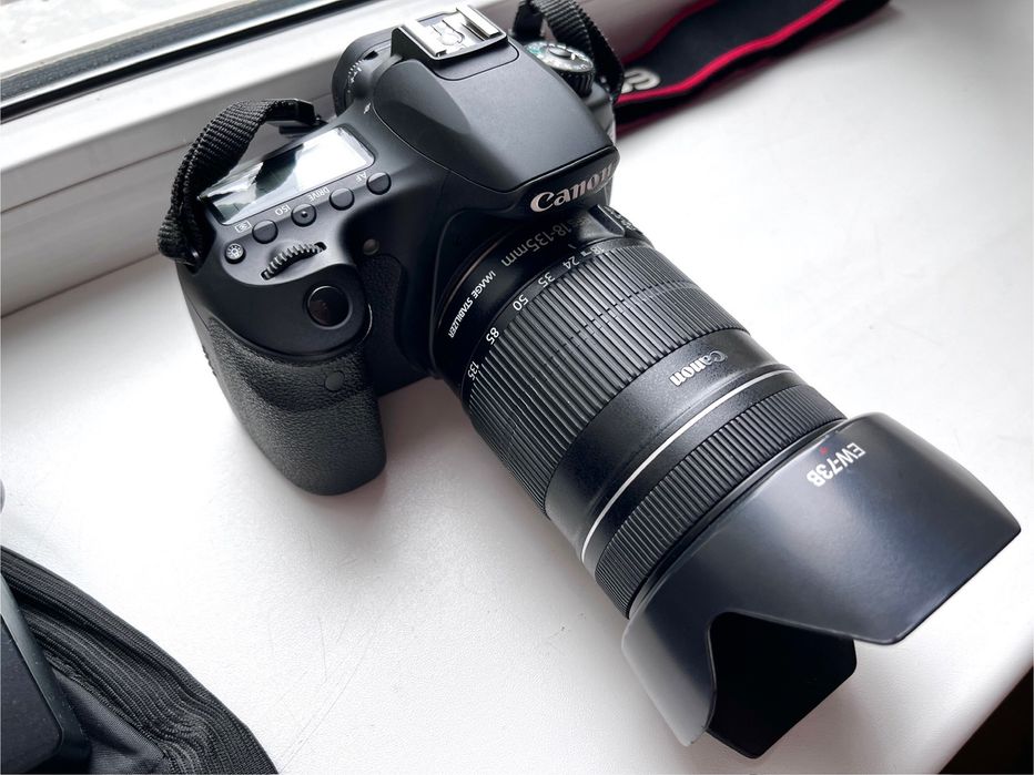 Canon 60D с объективом 18-135