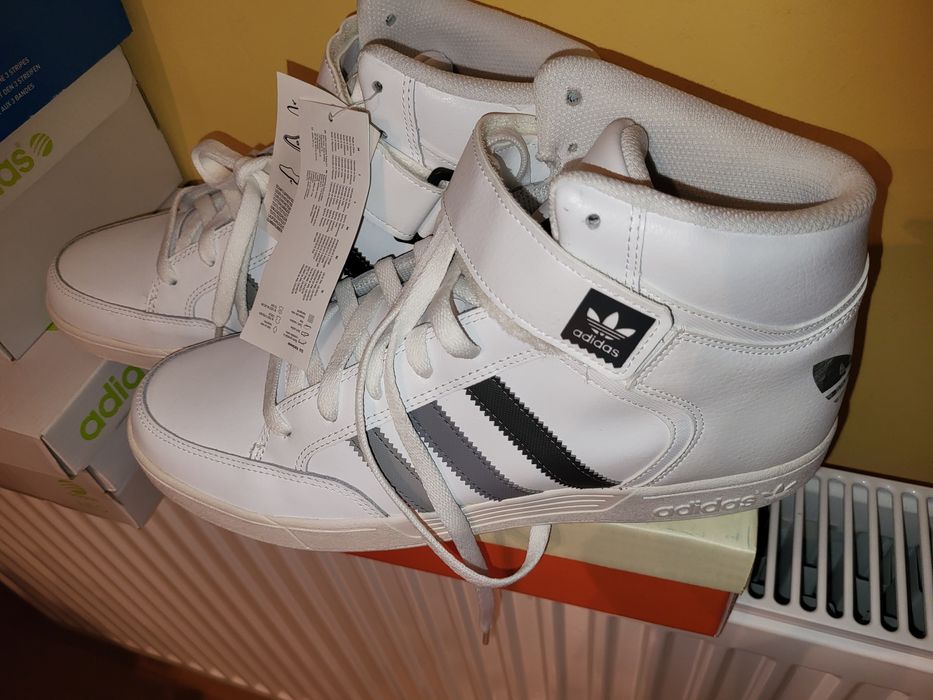 Vând ghette adidas.