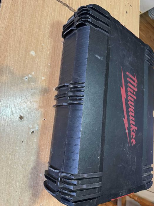 Акумулаторна нитачка Milwaukee M 12