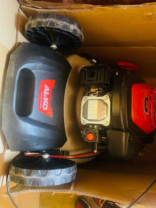 Mașină de tuns iarba AL-KO 113796 pe benzină și autopropulsie, 2400 W