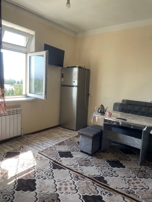 Охангарон шахар марказида 2 хонали уй сотилади.