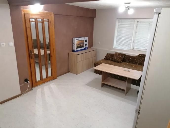 Дава се под наем Тристаен апартамент в Пловдив, Южен - 60 кв.м за 325 € - Снимка #1