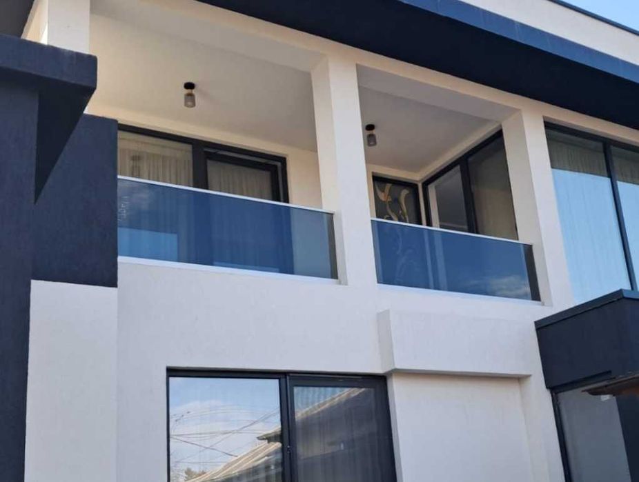 Balustrada din sticla securizata  clar / fumuriu