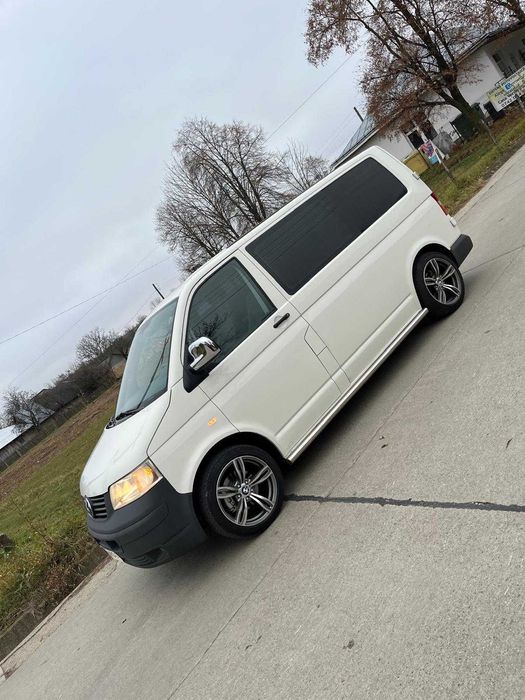 Vand Vw transporter t5 cu 5 locuri și dubă an 2008 motor 1.9 tdi cel mai fiabil motor