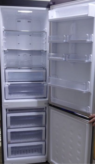 Продам Холодильник Samsung