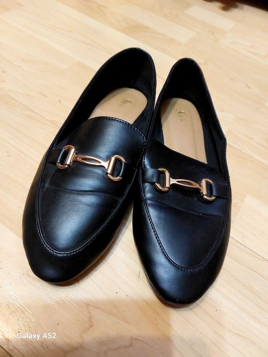 Продавам нови дамски сандали ,обувки и ботуши големи номера