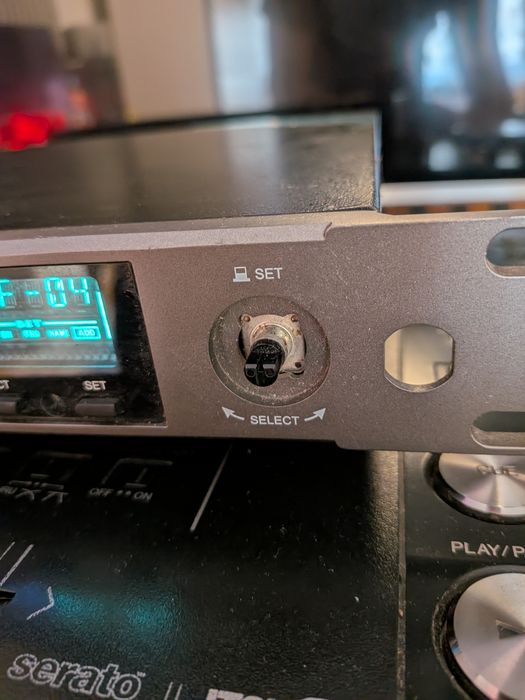 Receptor wireless profesional pentru microfoane, modelul MIPRO ACT-747