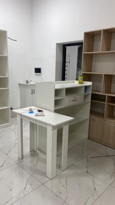 продается готовые ветрины для магазина