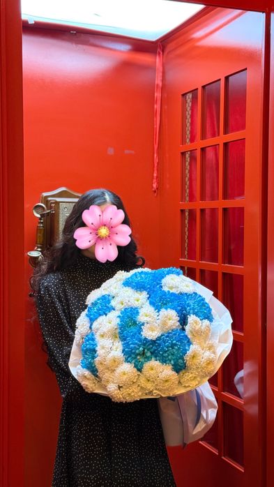 Свежые цветы, подарили только что!__