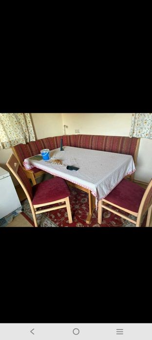Vând colțari cu masă rotundă și extensibilă și 2 scaune