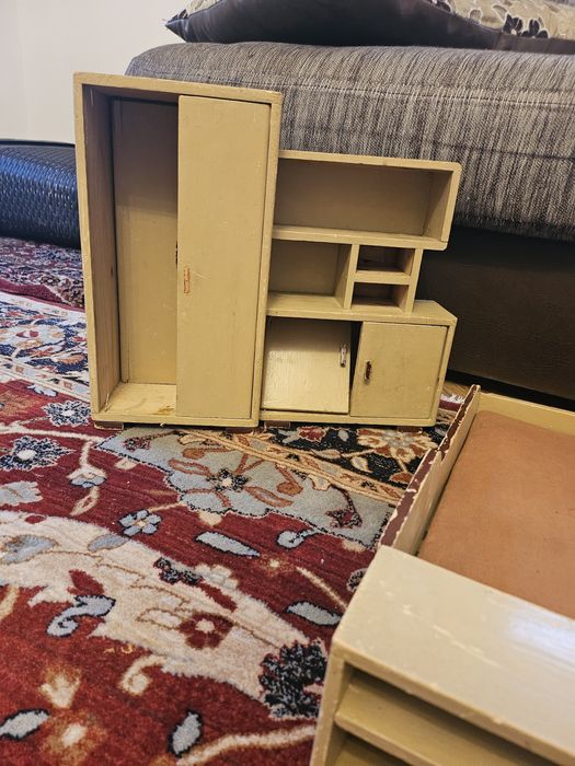Vand mobilier păpuși foarte vechi
