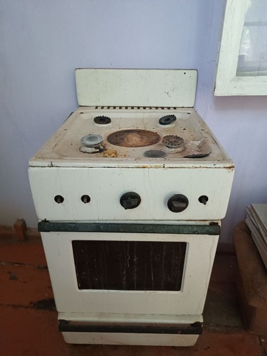 Стиральная машинка и газовая плита и ореховый ствол