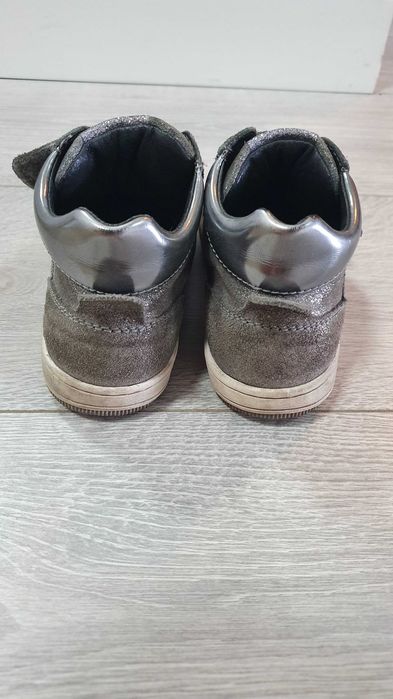 Продам детские ботинки для девочки, кожа