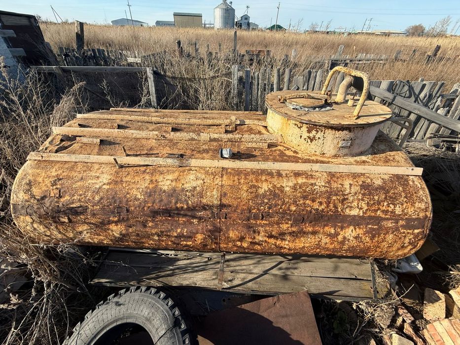 Торг само вывоз находиться в городе есиль