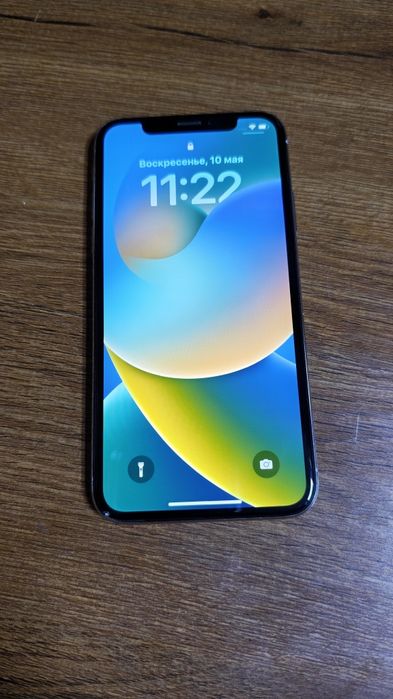 Продам IPhone X в хорошем состоянии