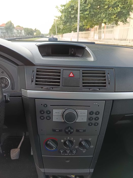 Продавам Опел Мерива 1.6 100 к.с. Z16XE