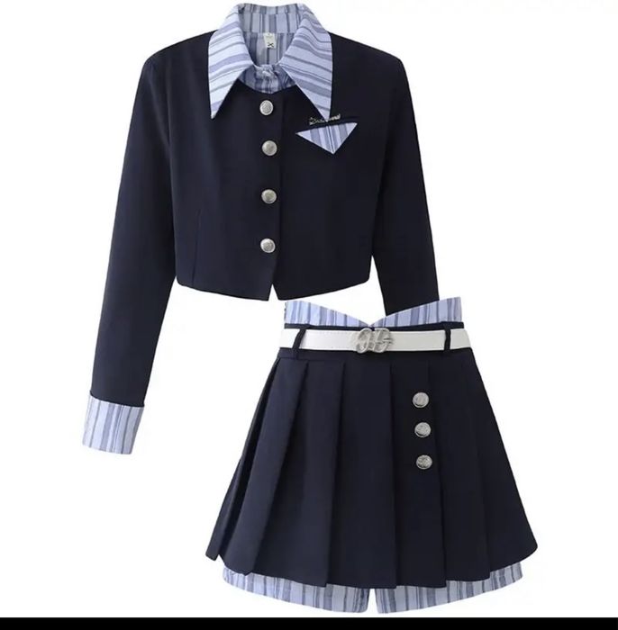 Продам костюм корейский