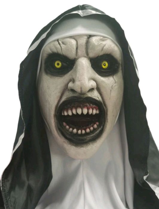 Латексова маска, монахиня