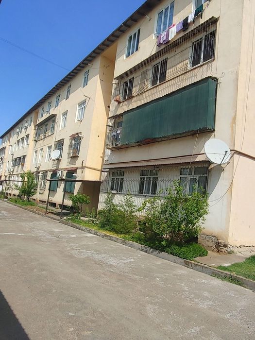 2 xonali Kvartira Selxoz atrofida