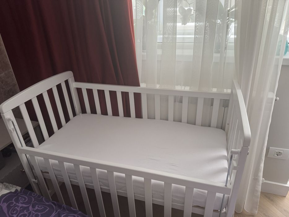 Patut bebe 100x50 cm cu saltea si carusel incluse