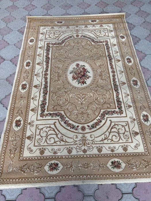 Продам б/у ковры