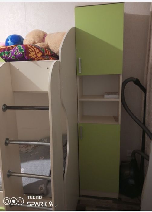 Продам двух ярусную кровать