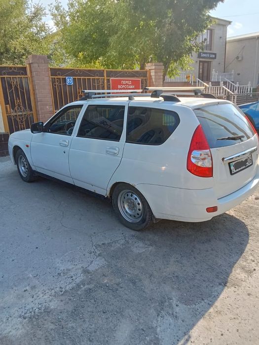 Автомобиль Приора универсал