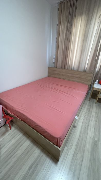 Спалня с матрак.