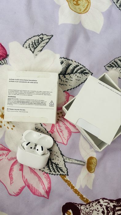 AirPods 4 с шумоподавлением