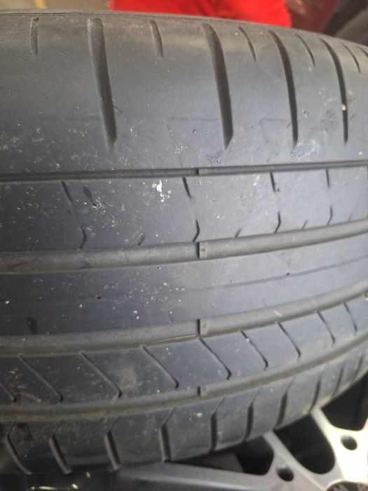 Vând set anvelope de vară Pirelli P Zero – omologare BMW 275/40/R20 si 245/45/R20
