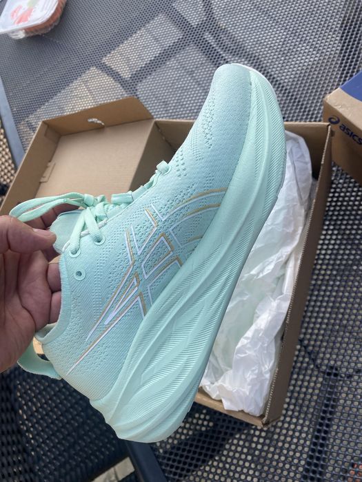 маратонки Asics номера 37,5 и 38см ,стелки 23,5см и 24см,като нови