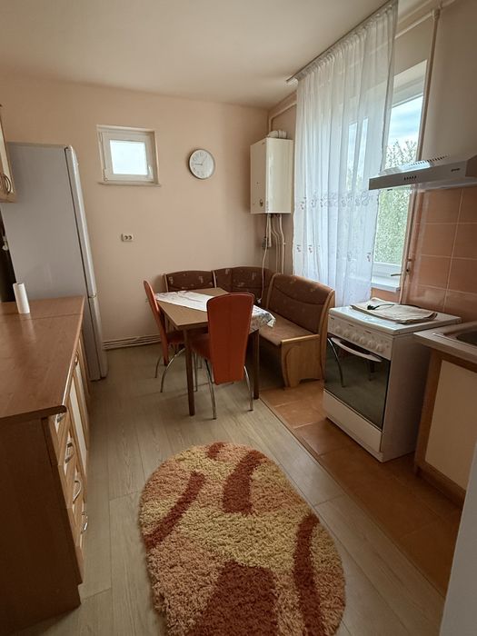 Inchiriez apartament 2 camere in Deva