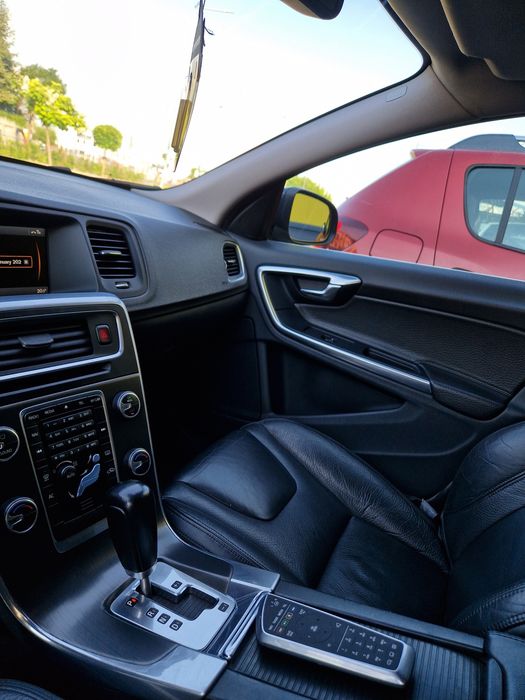 Volvo S60 D3 • Motor 5 Cilindri (Volvo) • Automat • Piele • 183.000 Km