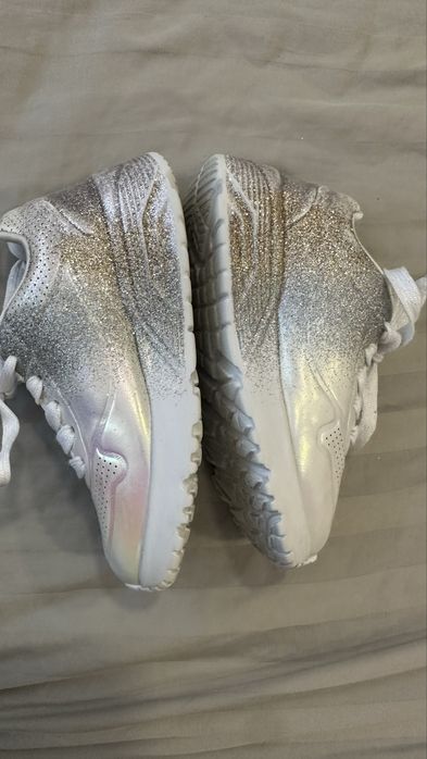 Маратонки Skechers блестящи