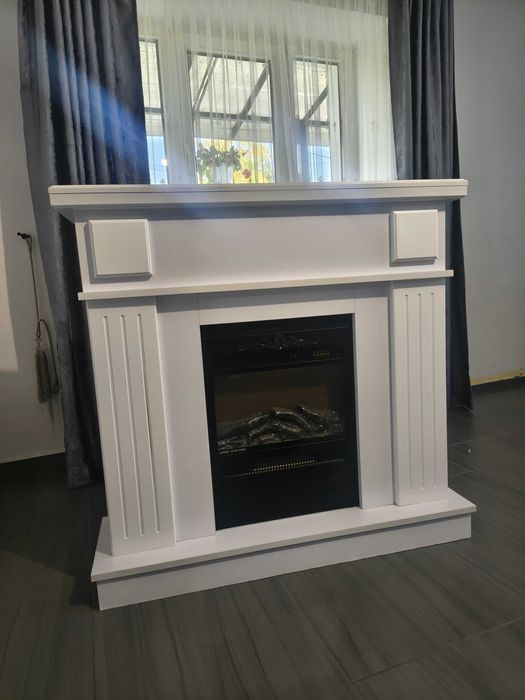 Șemineu electric decorativ, alb, elegant – puțin folosit