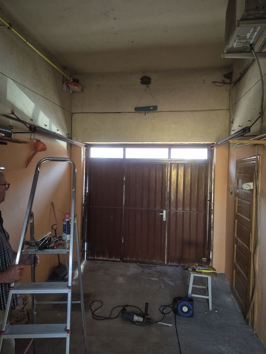 Vând poarta de fier